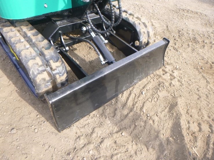 2025-agt-h15r-hydraulic-excavator-image-16