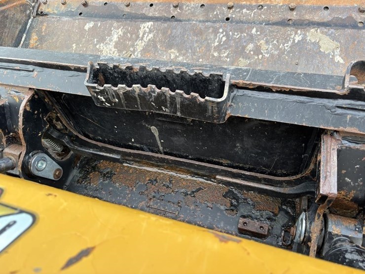 2021-caterpillar-259d3-image-12