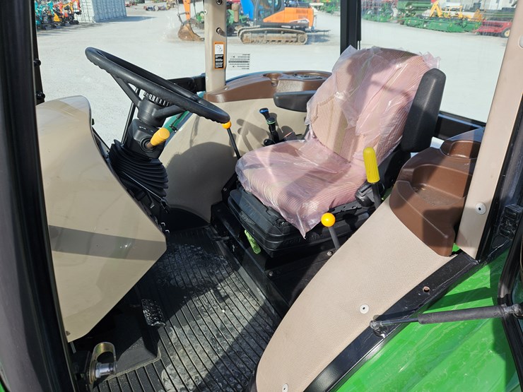 2011-john-deere-6115d-image-6