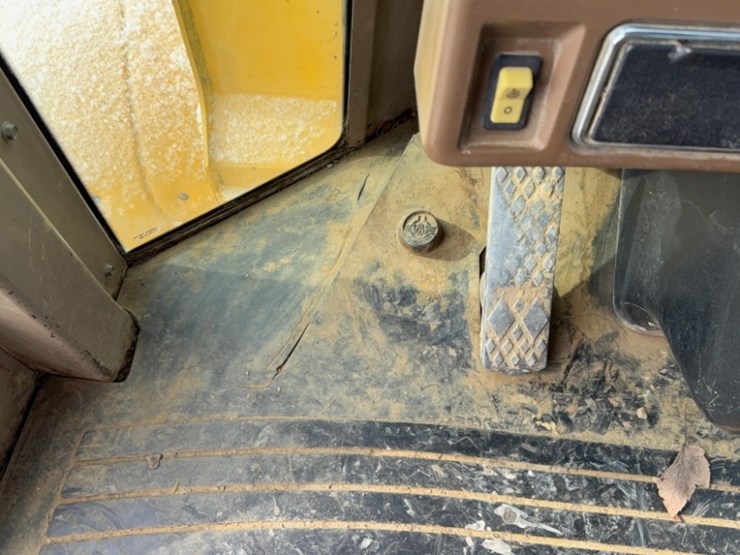 1983-john-deere-444h-image-35