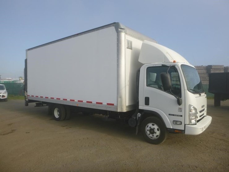 2016-isuzu-npr-image-2