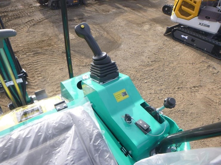 2025-agt-h15r-hydraulic-excavator-image-23