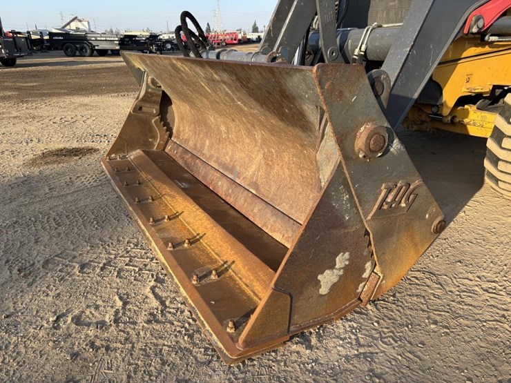 2020-deere-210l-image-9