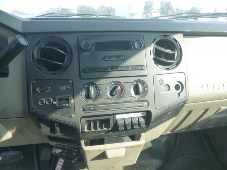 2010-ford-f550-image-11