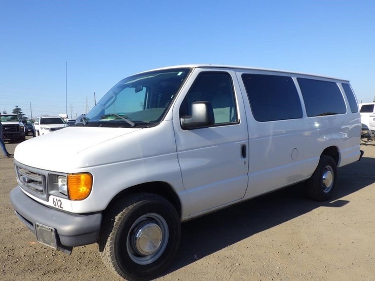 2006-ford-econoline-350-image-1