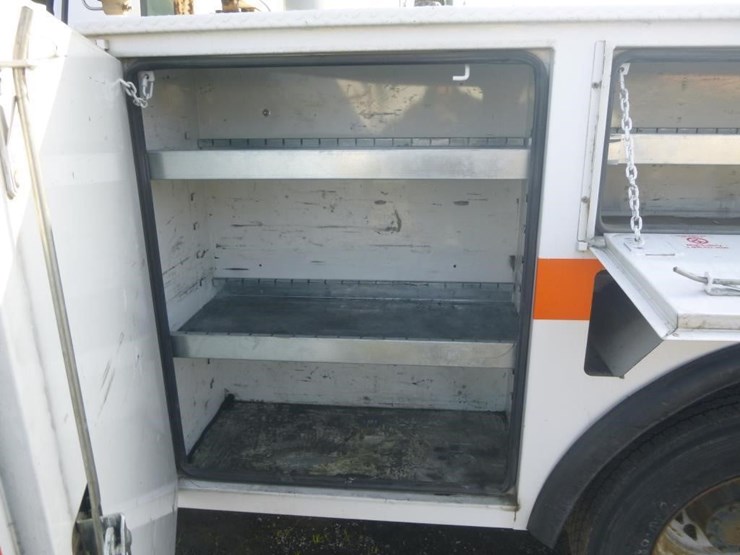 2010-ford-f550-image-17