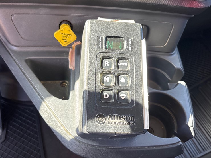 2024-kenworth-t880-image-12