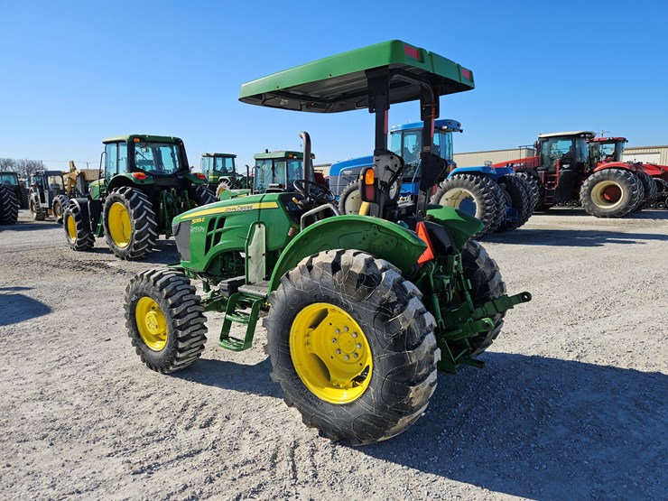 2022-john-deere-5055e-image-11