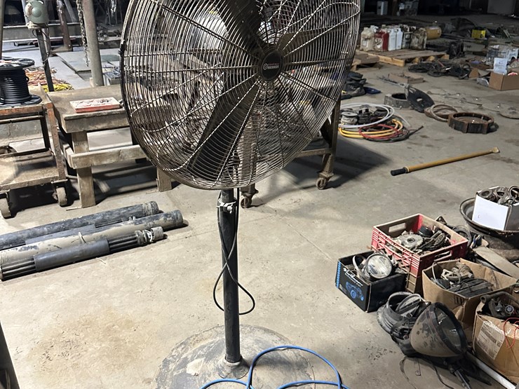 #38492-•-central-machinery-30"-shop-fan-&-extension-cord-image-2