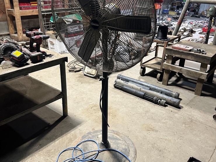 #38492-•-central-machinery-30"-shop-fan-&-extension-cord-image-1