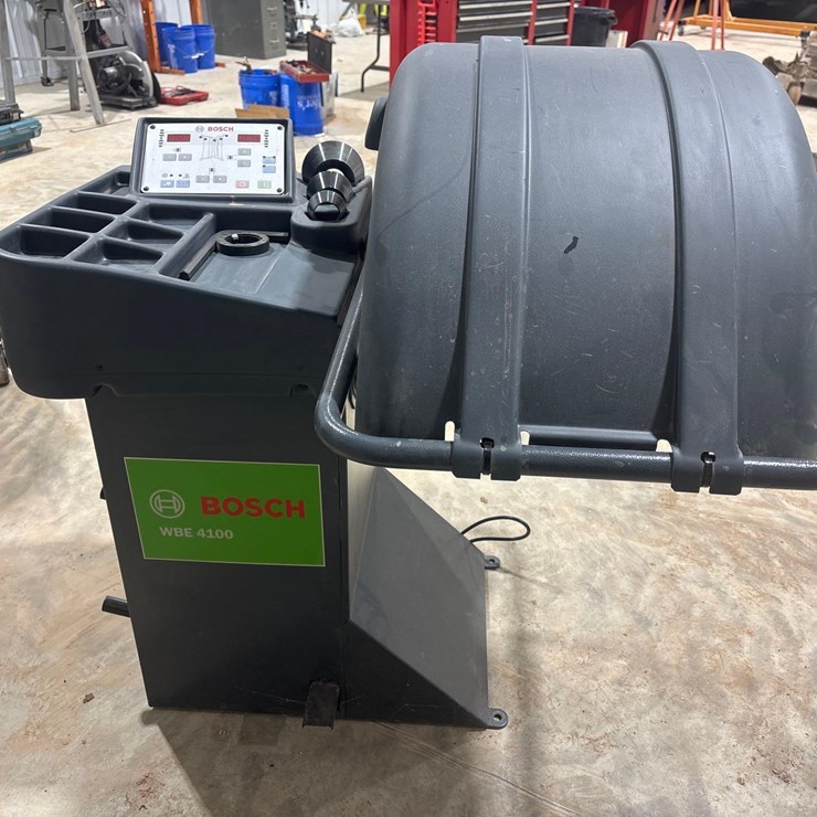 2016 Bosch WBE4100 Tire Balancer