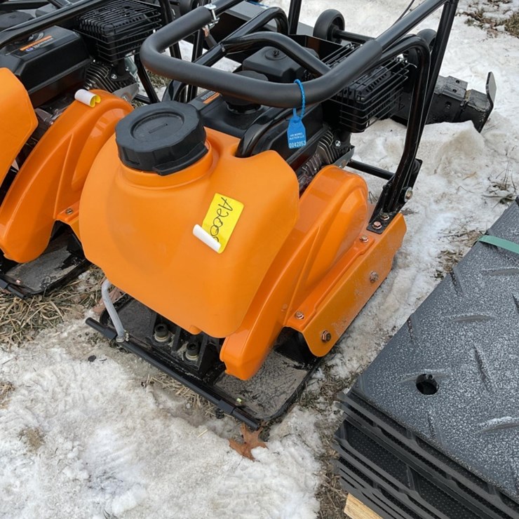New Unused GIYI 90 Plate Compactor, 196cc Gas Engine