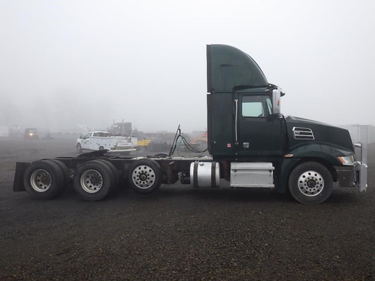 2018-western-star-5700xe-image-4