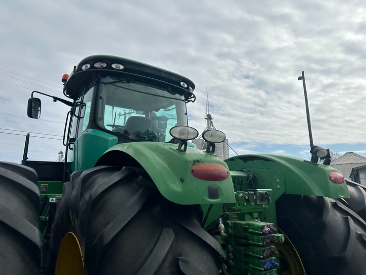 2014-john-deere-9460r-image-31