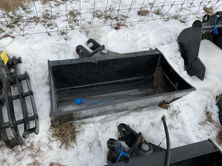 new-unused-miva-24"-hydraulic-tilt-bucket-mini-excavator-attachment-image-1