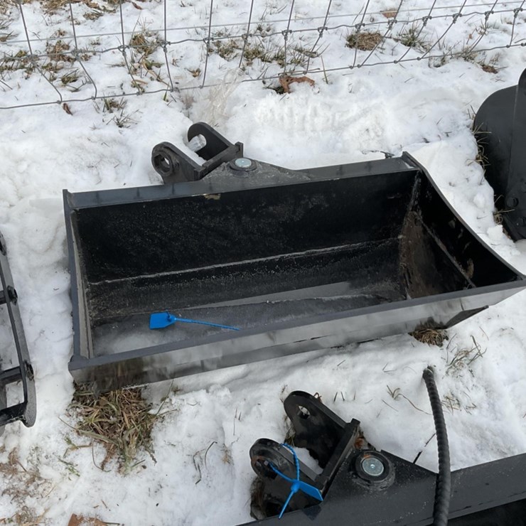 New Unused MIVA 24" Hydraulic Tilt Bucket Mini Excavator Attachment