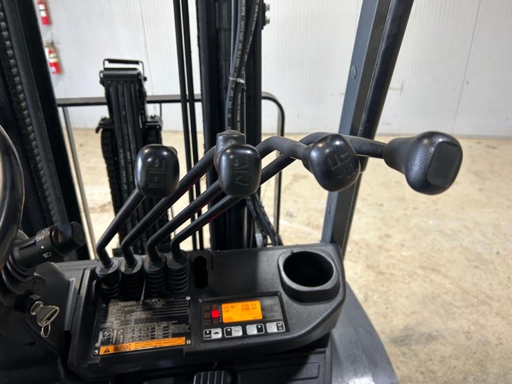 2020-toyota-8fgu25-image-21