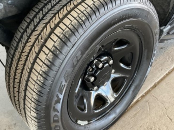 2015-chevrolet-tahoe-image-8