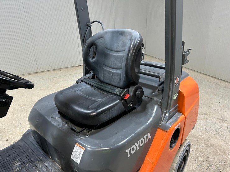 2019-toyota-8fgu25-image-15