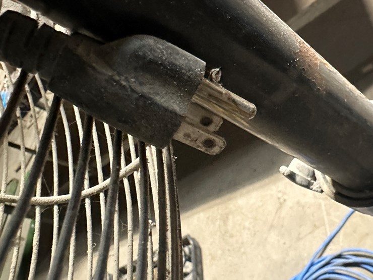 #38492-•-central-machinery-30"-shop-fan-&-extension-cord-image-9