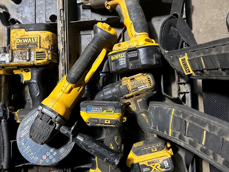 #38493-•-lot-of-dewalt-cordless-power-tools-image-5