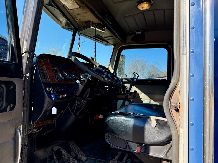 2007-peterbilt-378-image-17