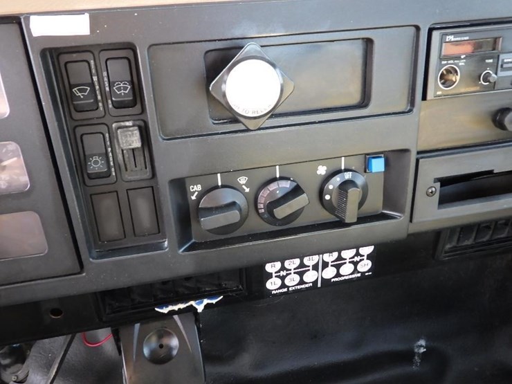 1990-international-4600-image-25