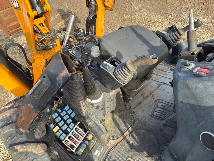 2016-jcb-3cx-image-19