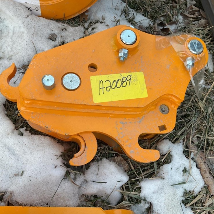 New Unused GIYI Quick Hitch Excavator Attachment