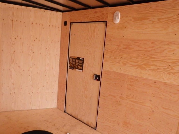 2026-royal-larct52-826v-86-t/a-enclosed-trailer-image-12