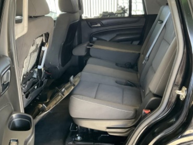 2015-chevrolet-tahoe-image-24