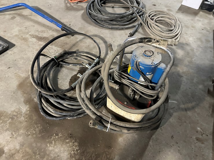 #38498-•-pump-image-1