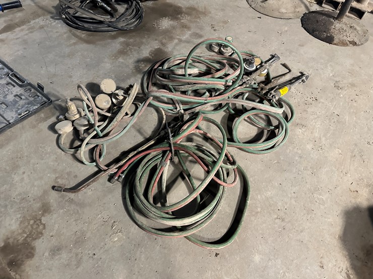 #38496-•-lot-of-torches,-hoses,-&-gauges-image-3