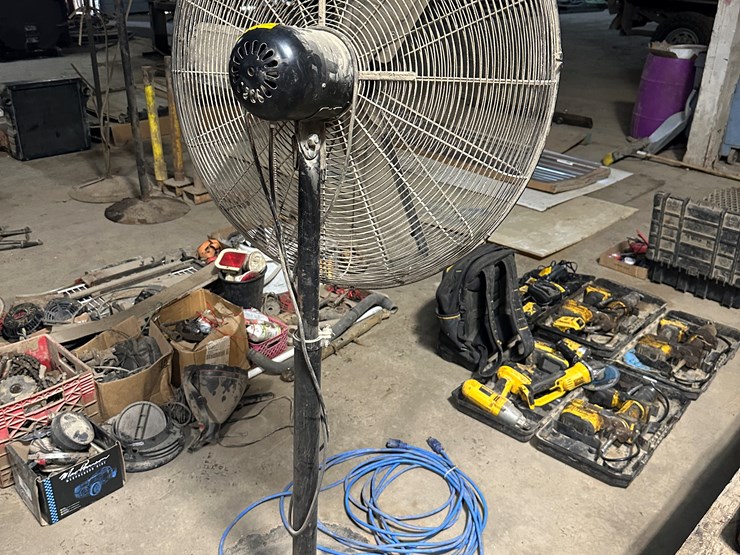 #38492-•-central-machinery-30"-shop-fan-&-extension-cord-image-3