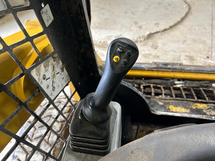 2021-caterpillar-226d3-image-22