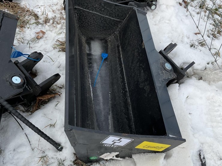 new-unused-miva-24"-hydraulic-tilt-bucket-mini-excavator-attachment-image-4