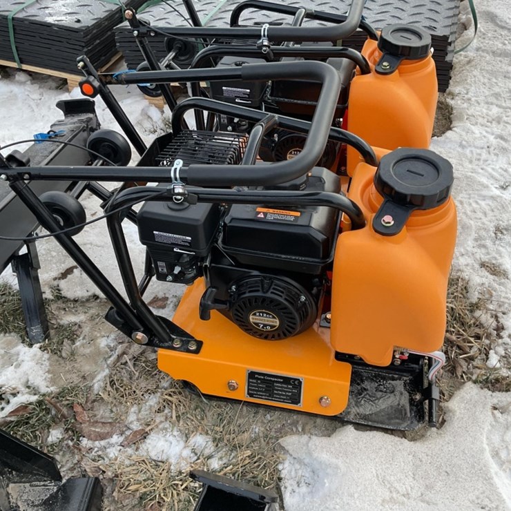 New Unused GIYI 90 Plate Compactor, 196cc Gas Engine