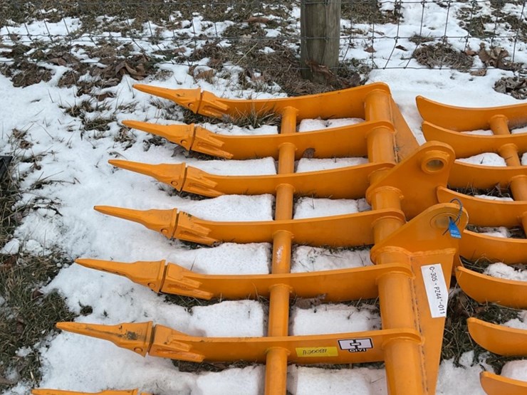 caterpillar-305-image-1