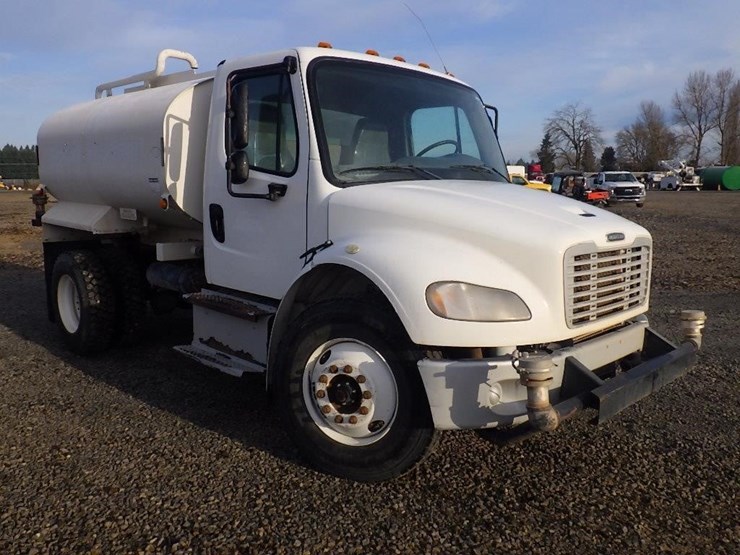 2017-freightliner-m2-s/a-water-truck-image-2