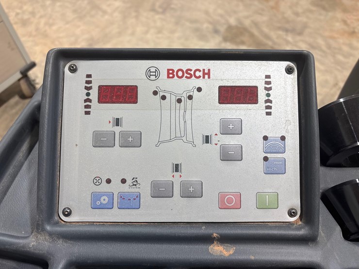 2016-bosch-wbe4100-tire-balancer-image-4