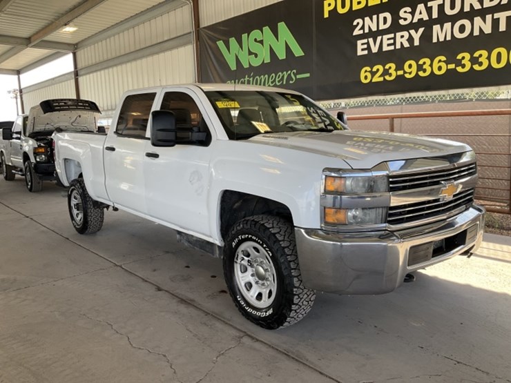 2015-chevrolet-silverado-3500-image-2