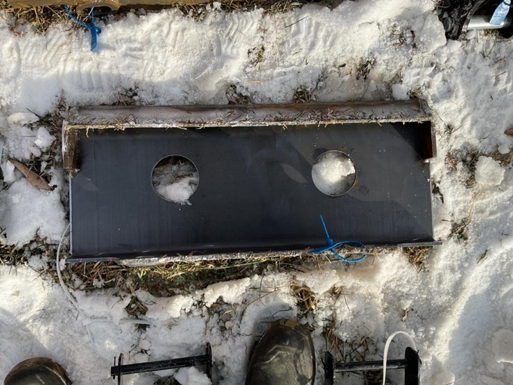 new-unused-giyi-toro-dingo-weldable-mini-skid-loader-mount-plate-image-2