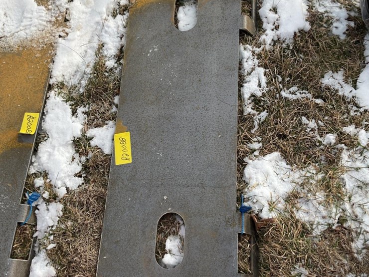 new-unused-giyi-weldable-skid-loader-mount-plate-image-1