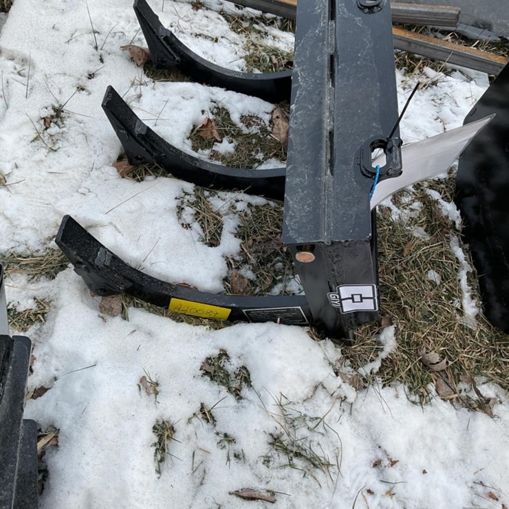 New Unused GIYI Model GY-TRP12 Ripper Mini Skid Loader Attachment