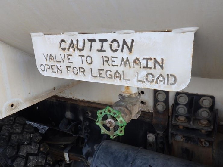 2017-freightliner-m2-s/a-water-truck-image-14