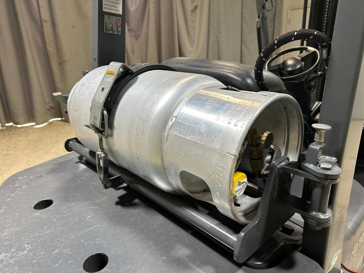 2020-toyota-8fgu25-image-13