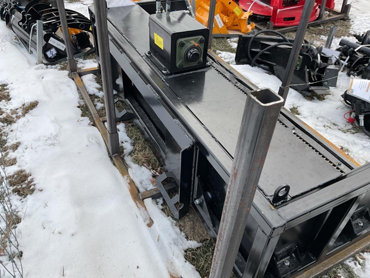 new-unused-giyi-model-vb59-vibrating-bucket-skid-loader-attachment,-79"-wide-image-2