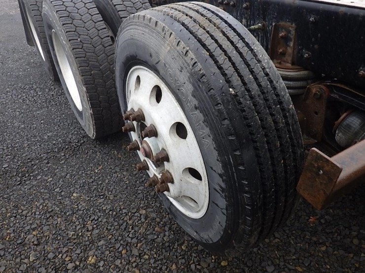 2018-western-star-5700xe-image-21