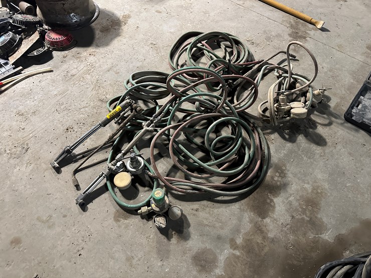 #38496-•-lot-of-torches,-hoses,-&-gauges-image-1