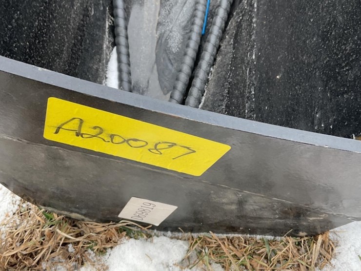 new-unused-miva-24"-hydraulic-tilt-bucket-mini-excavator-attachment-image-4